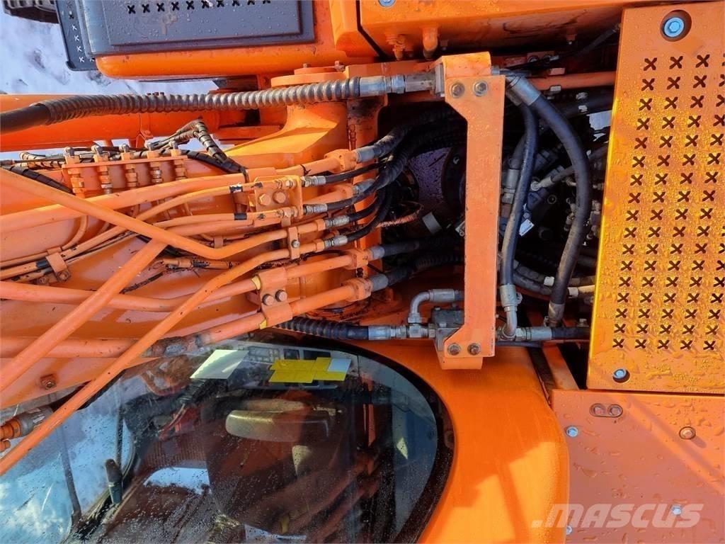 Doosan DX 225 LC Pelle sur chenilles