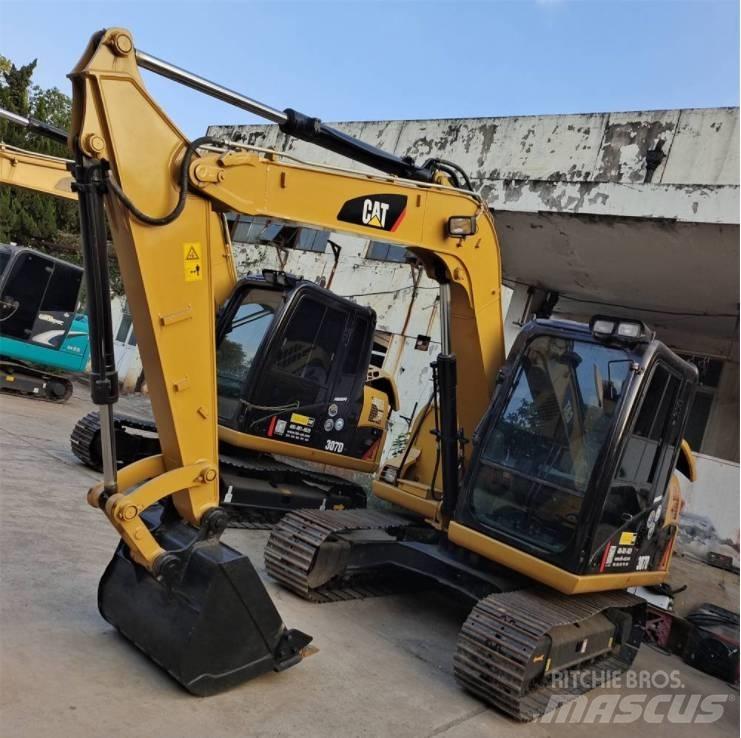 CAT 307 D Pelle sur chenilles