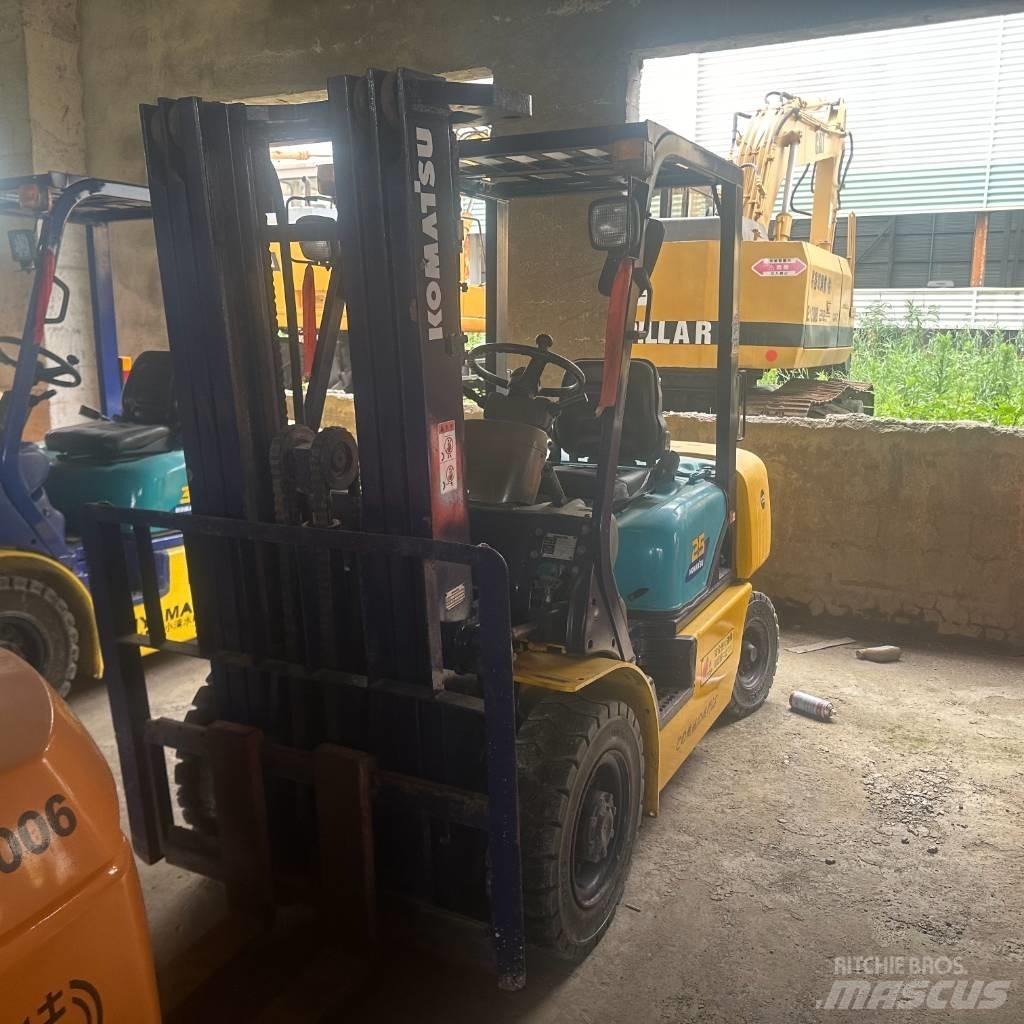 Komatsu F25T-14 Chariots diesel