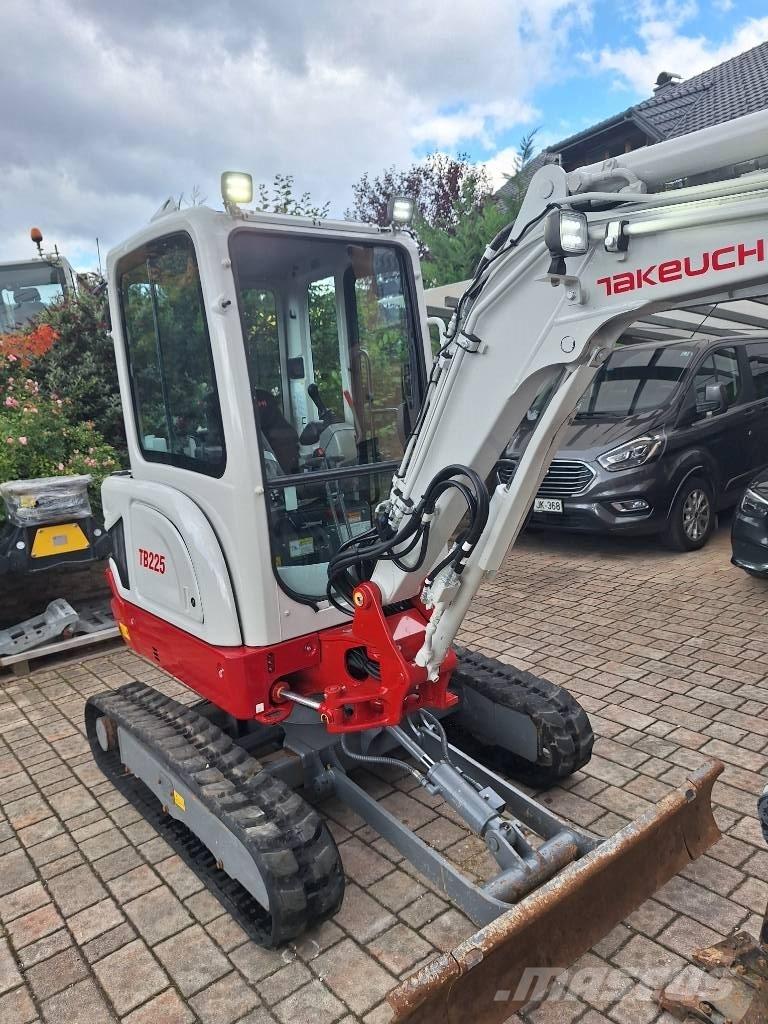 Takeuchi TB 225 Mini pelle < 7t