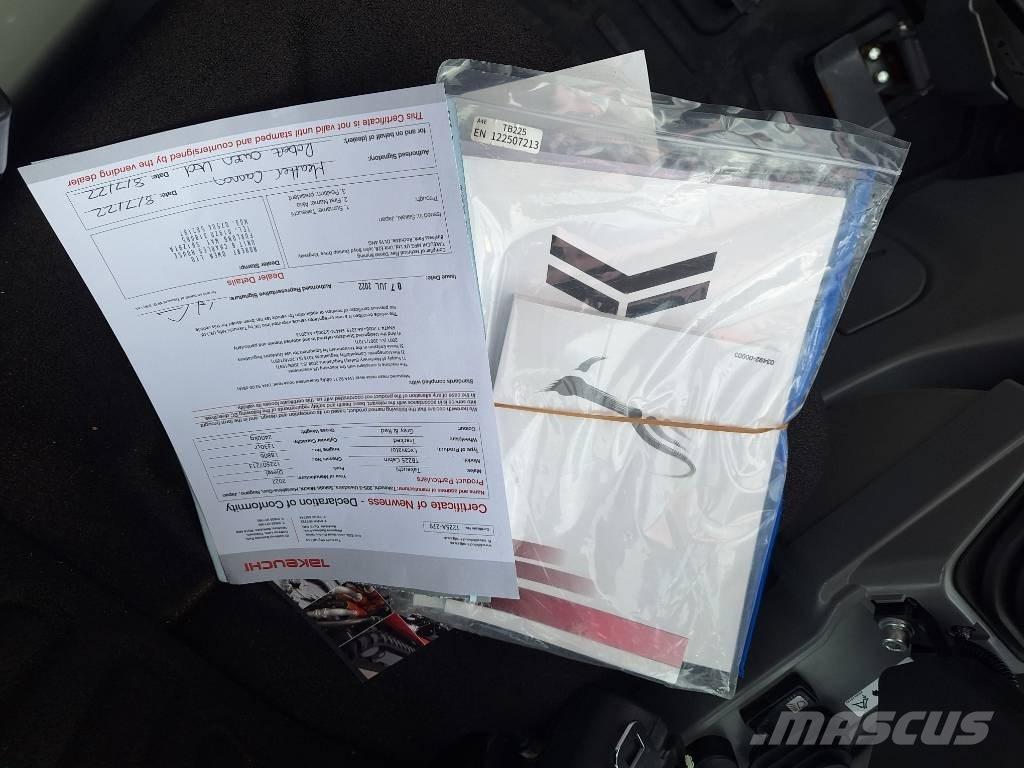 Takeuchi TB 225 Mini pelle < 7t