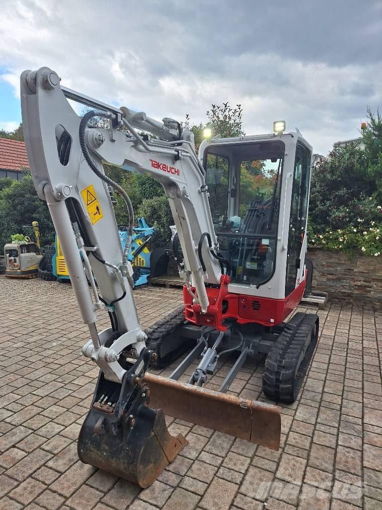 Takeuchi TB 225 Mini pelle < 7t
