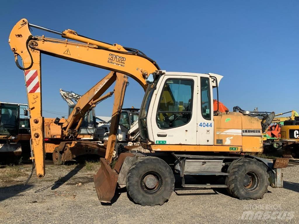 Liebherr A 312 Pelle sur pneus