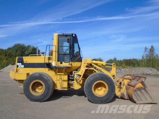 Komatsu WA 250 Chargeuse sur pneus