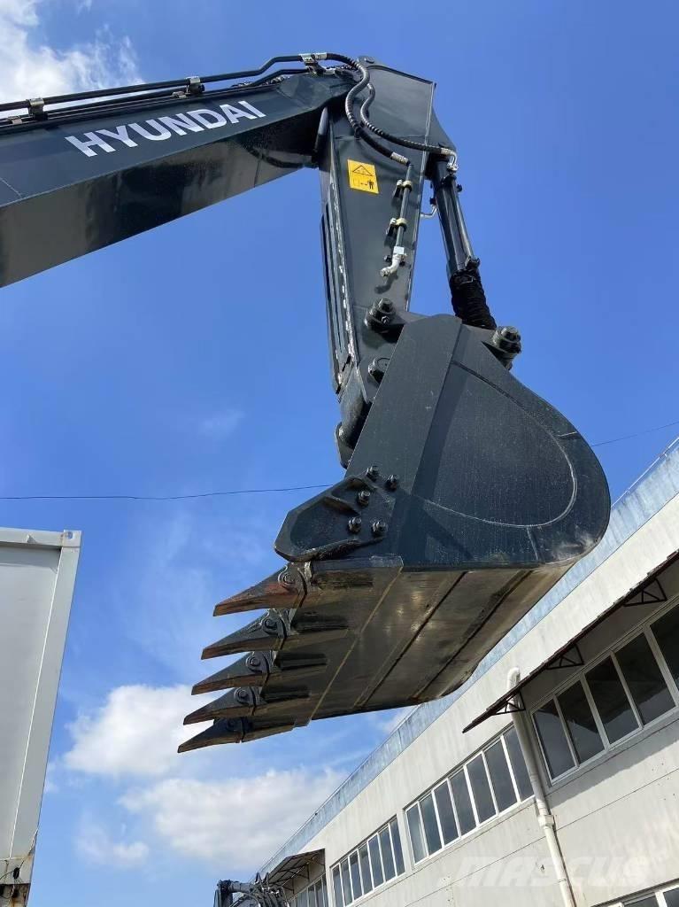Hyundai R220LC-9S Pelle sur chenilles