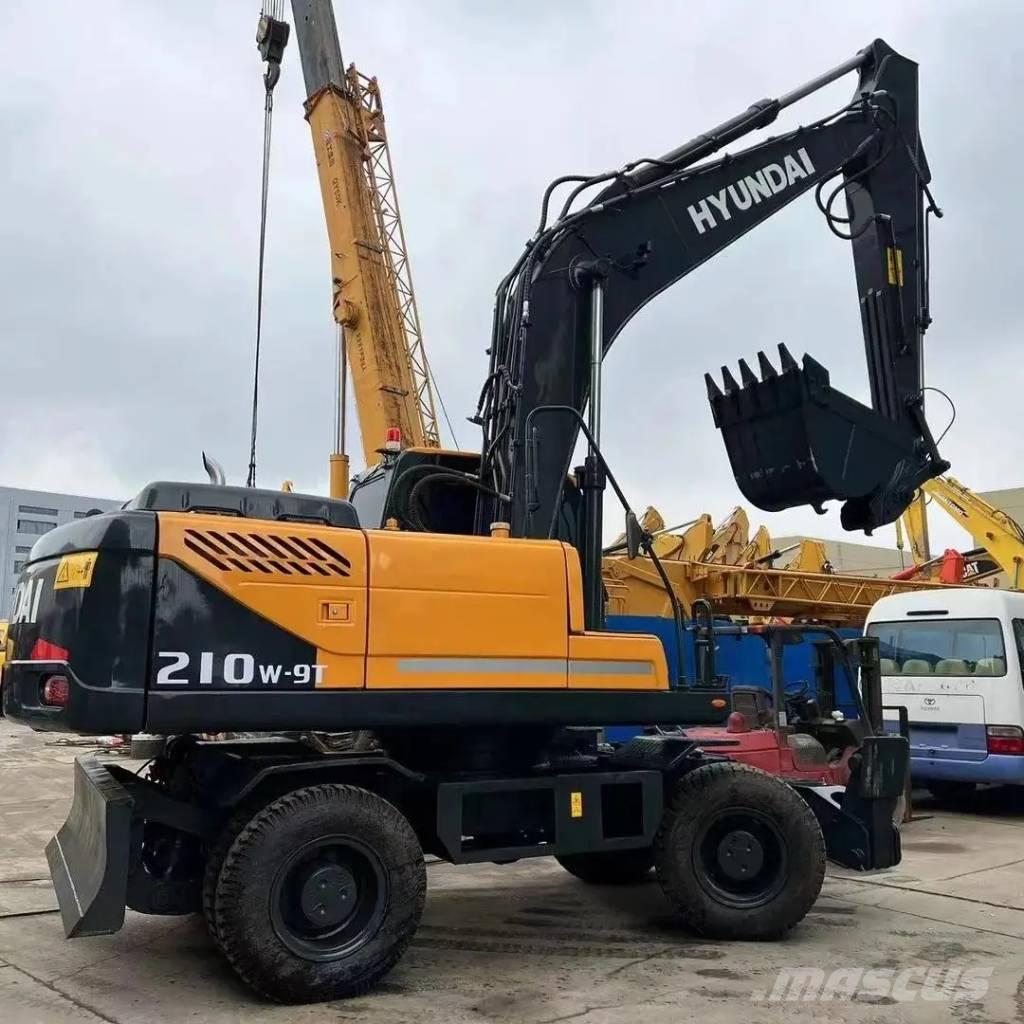 Hyundai R210W-9 Pelle sur pneus