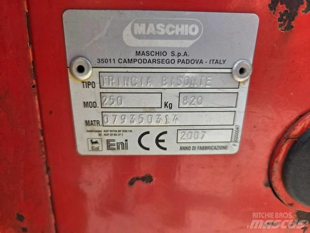 Maschio Bisonte 250 Broyeur / Gyrobroyeur / Epareuse