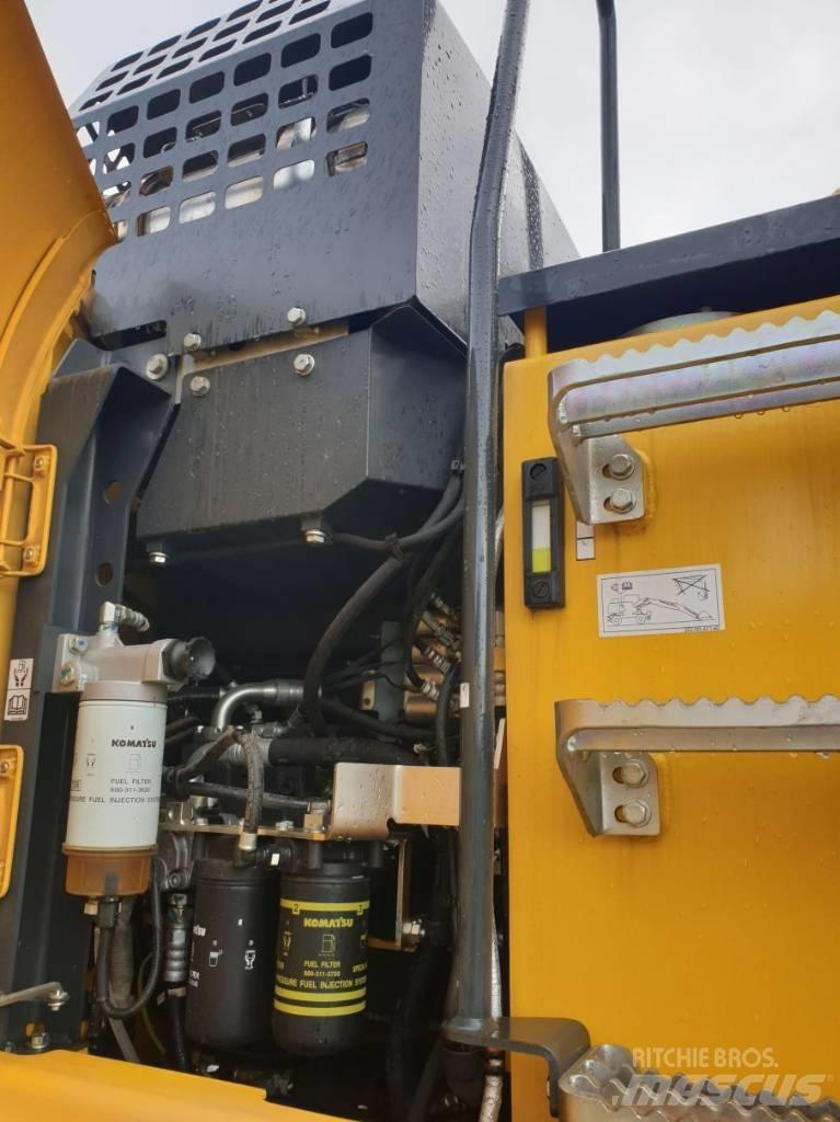 Komatsu PW148-11EO Pelle sur pneus