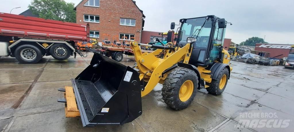 CAT 908M Chargeuse sur pneus