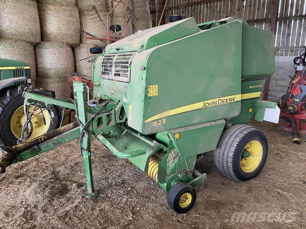 John Deere 623 Presse à balle ronde