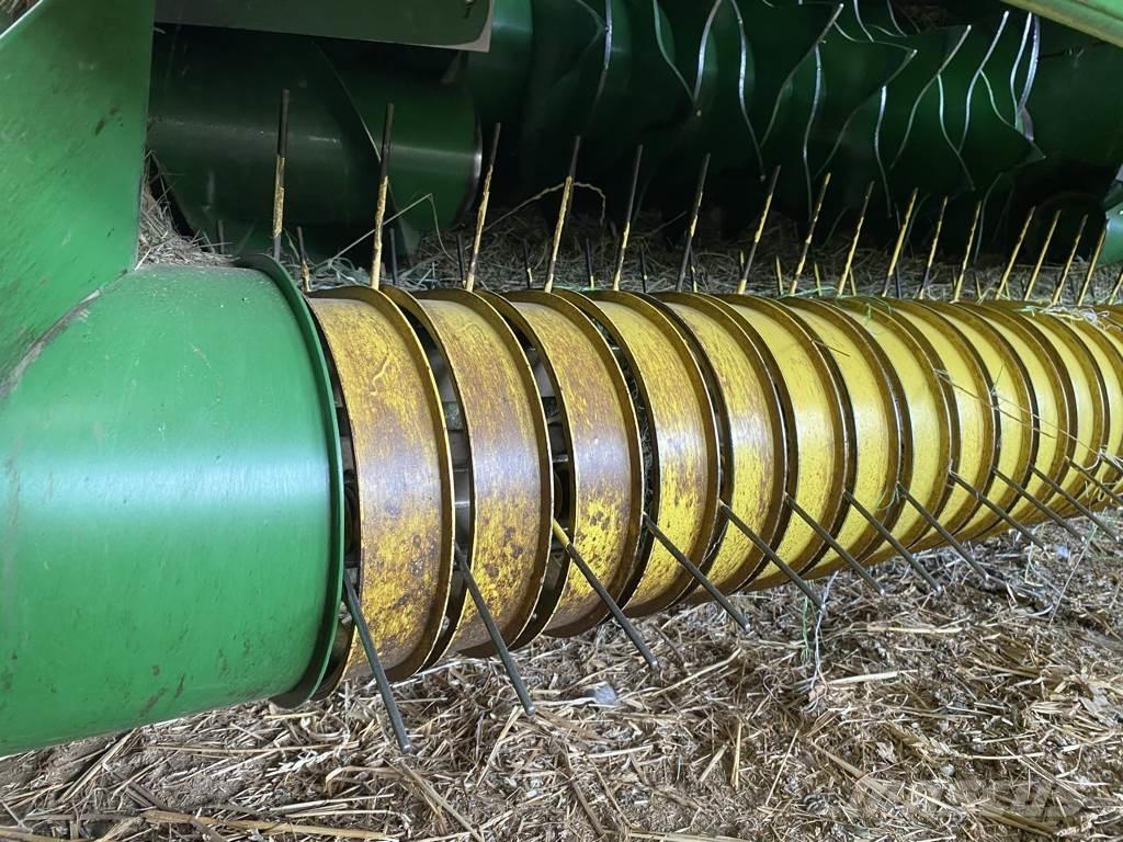 John Deere 623 Presse à balle ronde