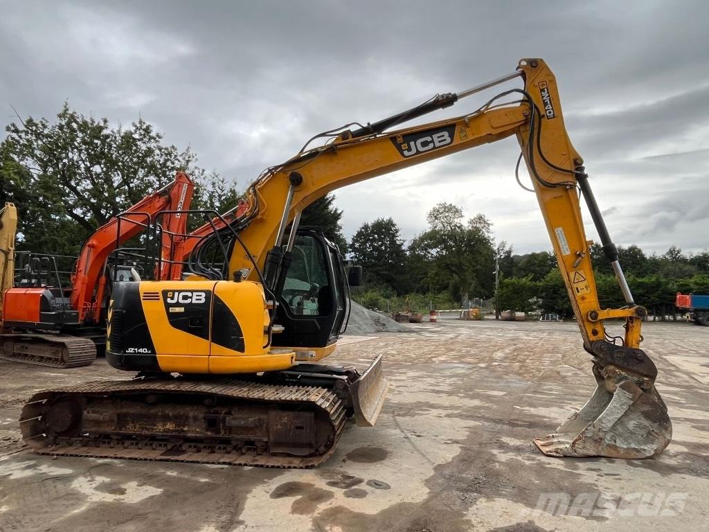 JCB JZ140 with blade Pelle sur chenilles