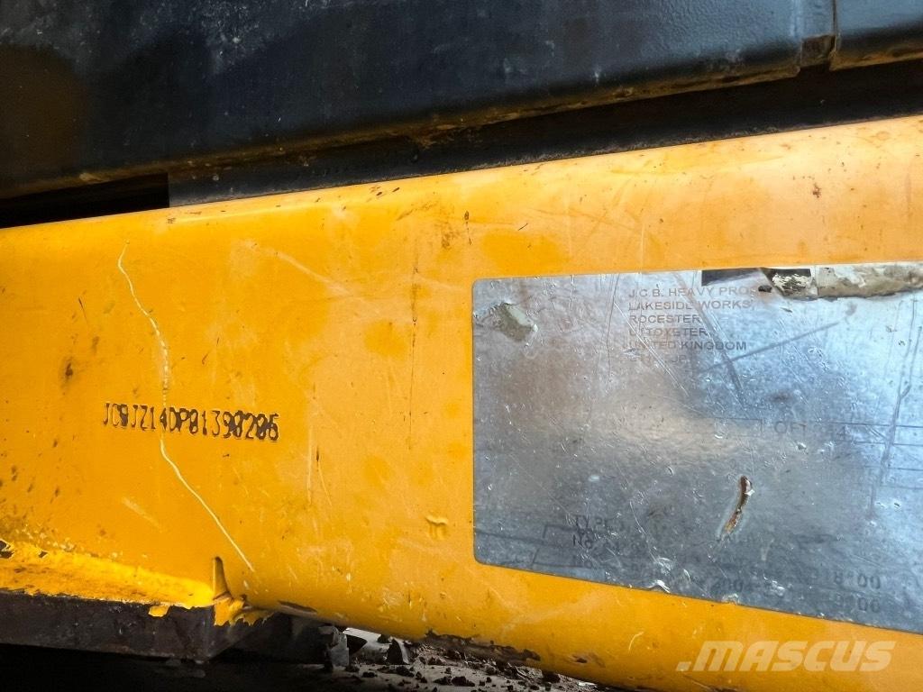 JCB JZ140 with blade Pelle sur chenilles