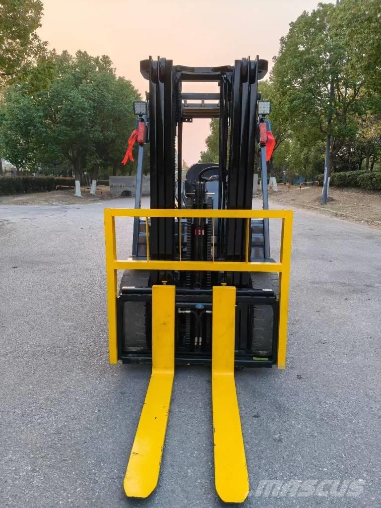 Komatsu 3.5t Chariots diesel