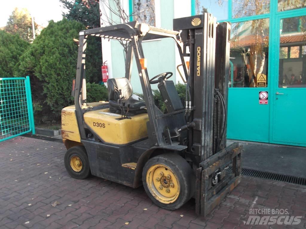 Daewoo D30S3 V-2372 Chariots diesel