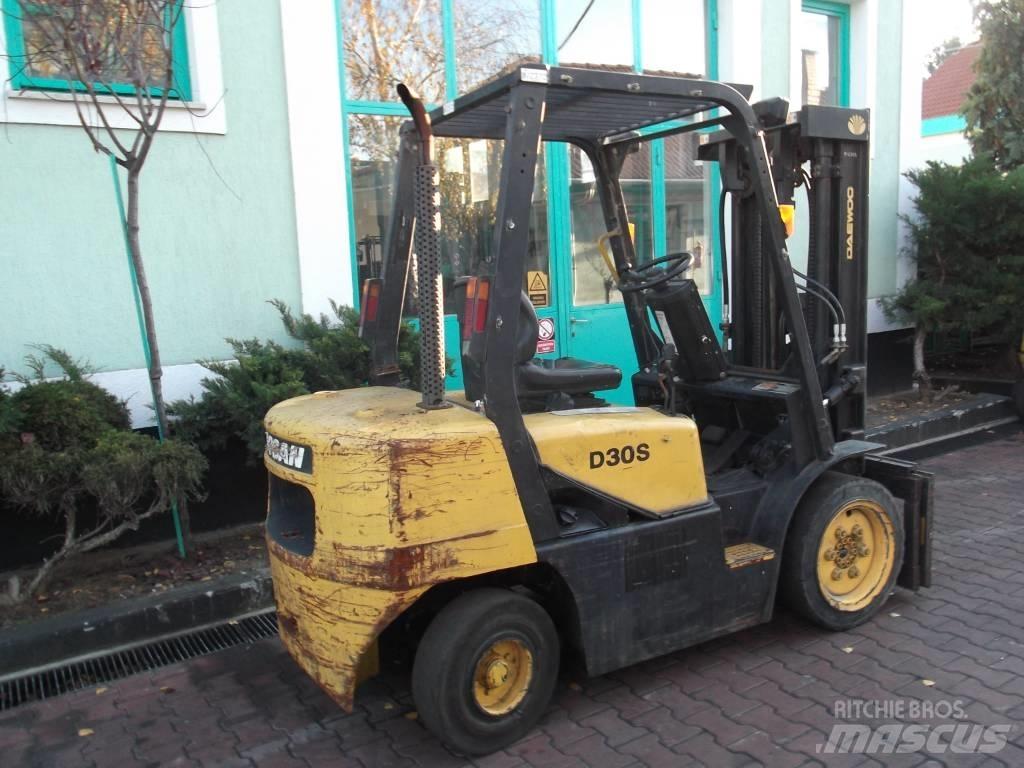 Daewoo D30S3 V-2372 Chariots diesel