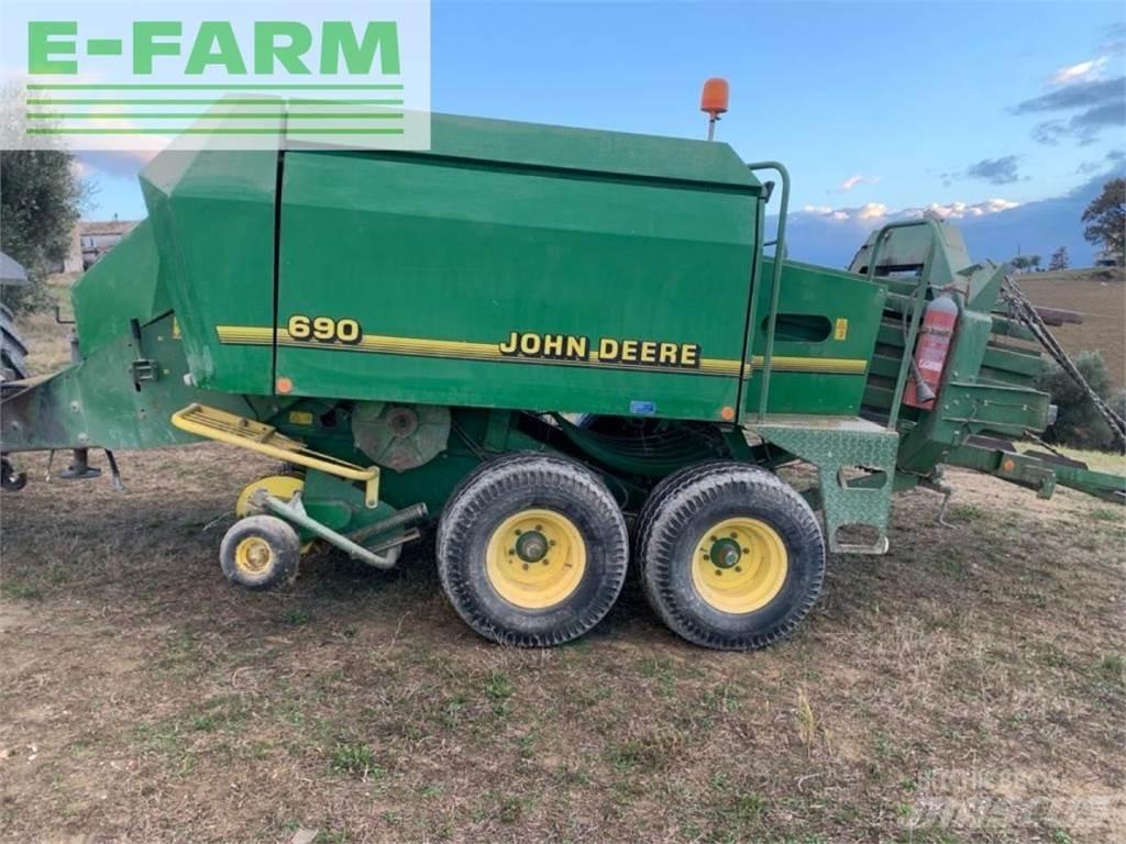 John Deere 690 Presse cubique