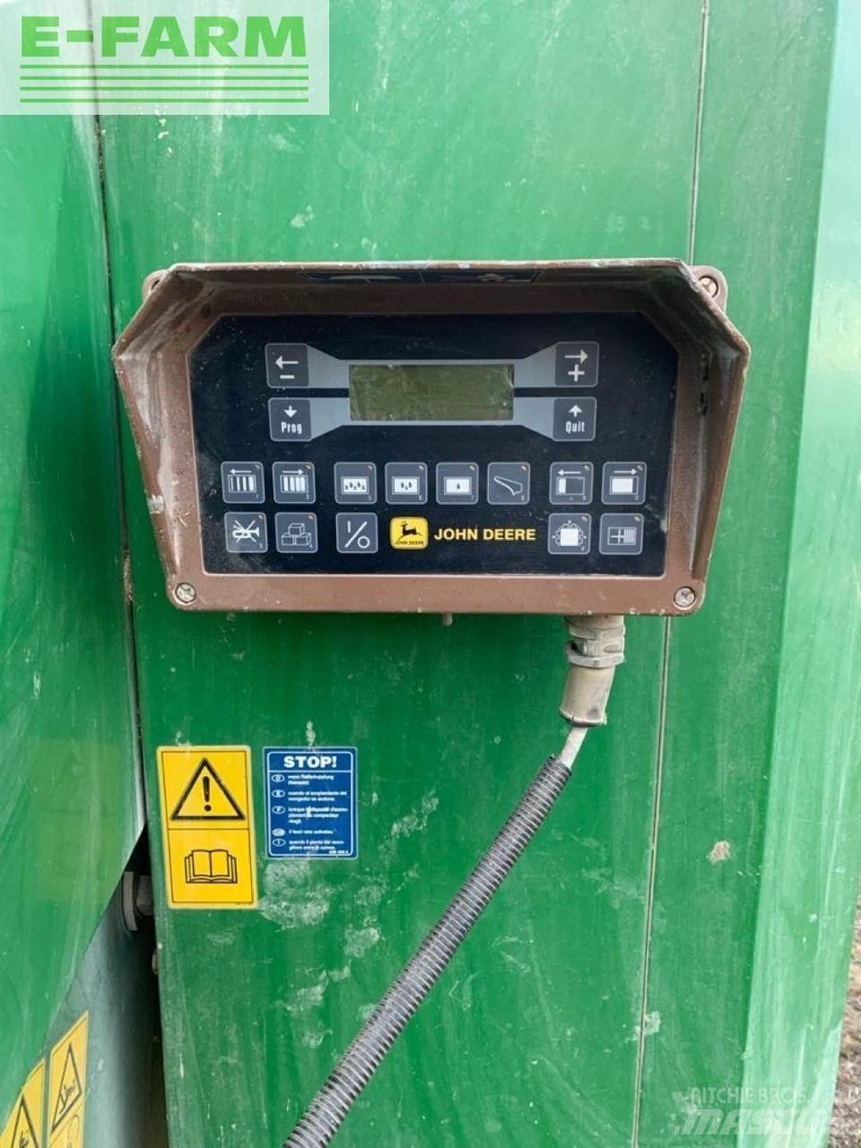 John Deere 690 Presse cubique