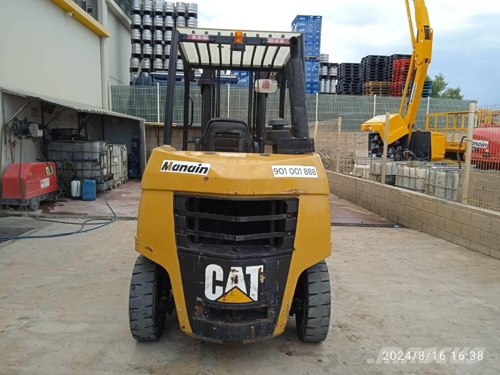 CAT DP 40 Chariots diesel