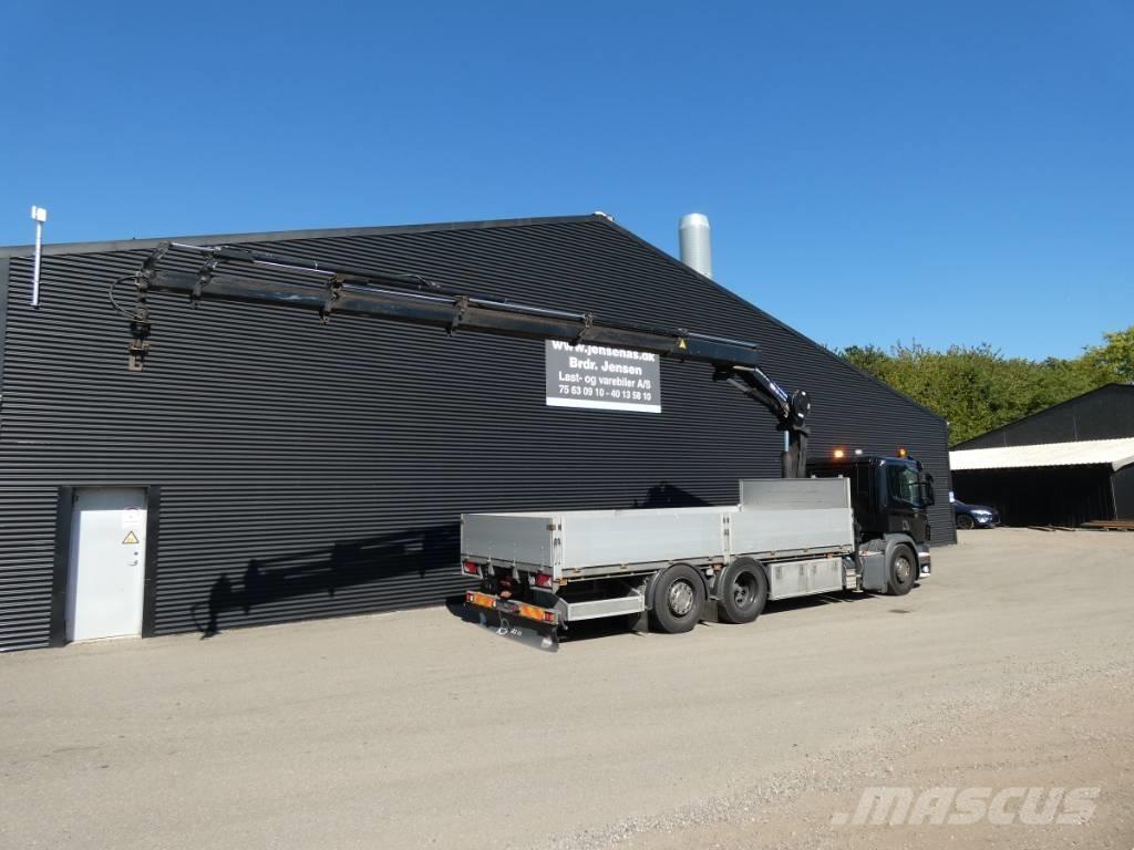 Scania P 370 Camion plateau ridelle avec grue