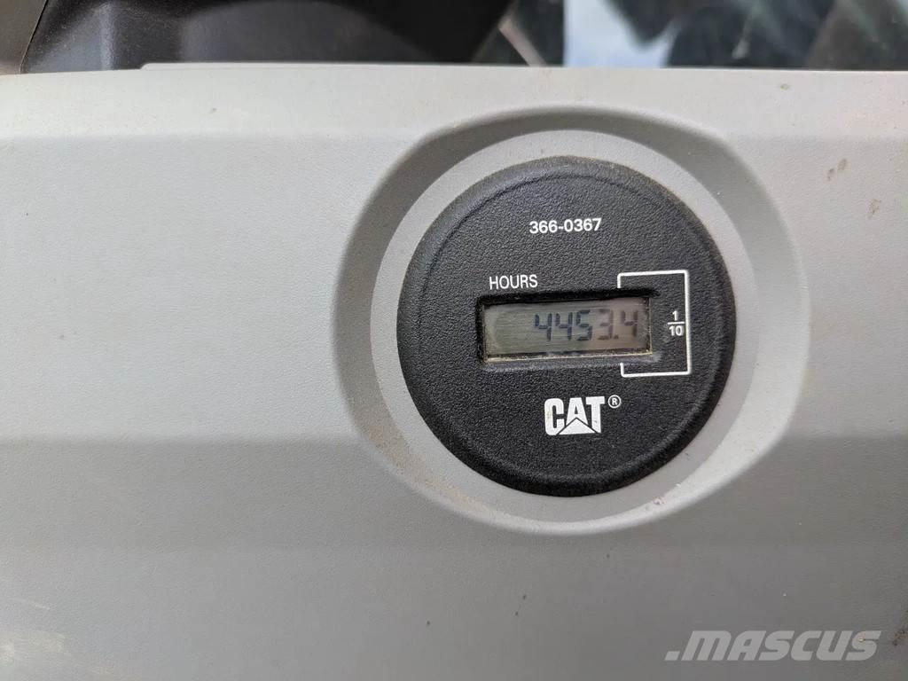 CAT 374F Pelle sur chenilles