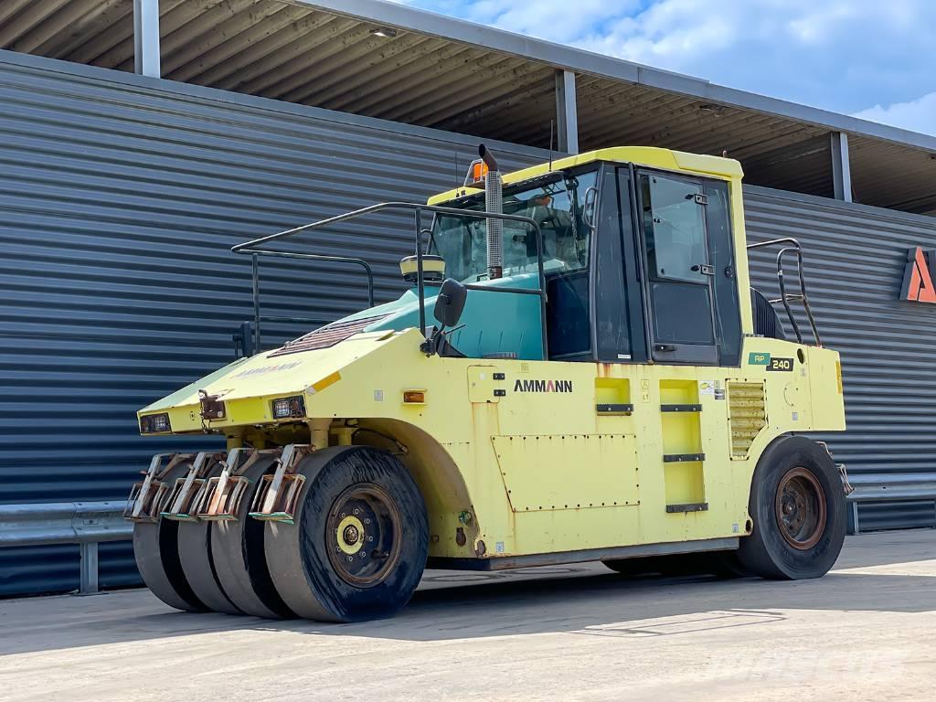 Ammann AP 240 Rouleaux à pneumatiques
