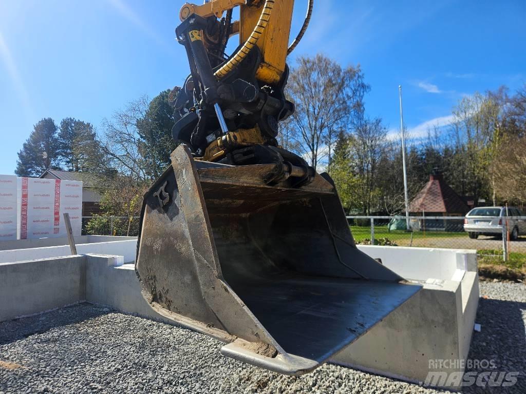 JCB 245 XLR Pelle sur chenilles