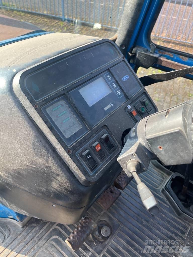 Ford 8210 III Tracteur