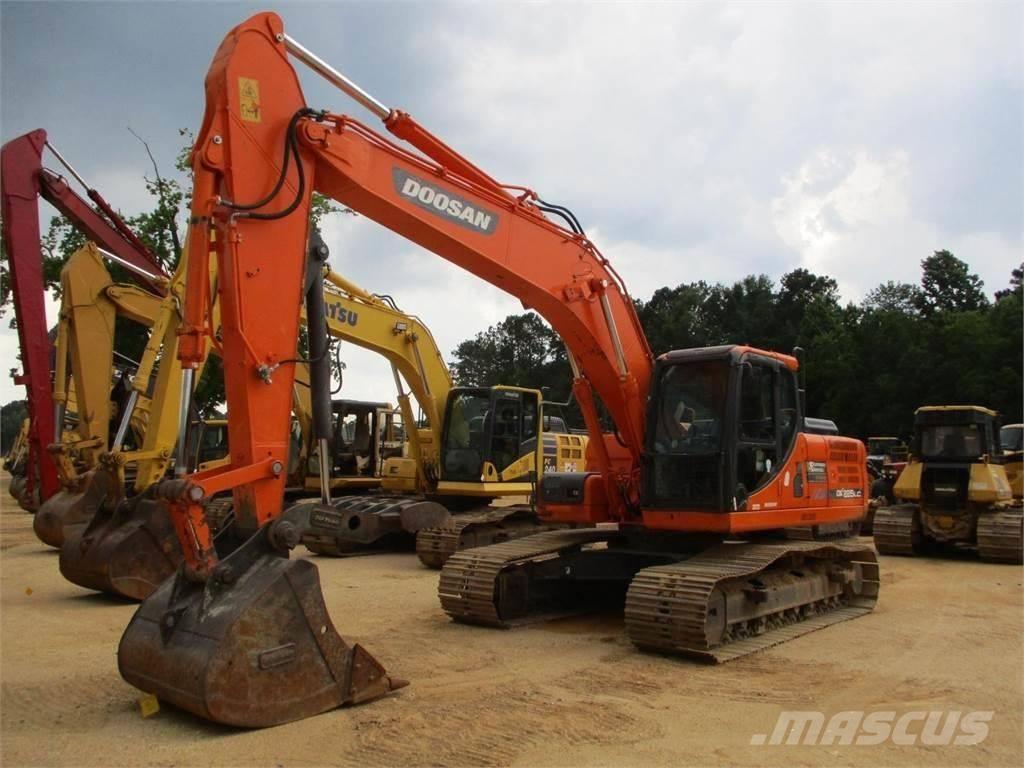 Doosan DX 225 Pelle sur chenilles