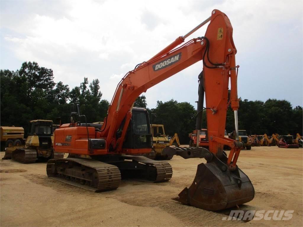 Doosan DX 225 Pelle sur chenilles