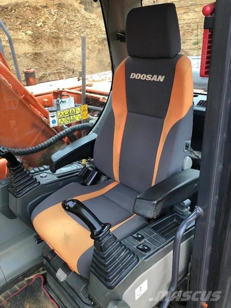 Doosan DX 225 Pelle sur chenilles