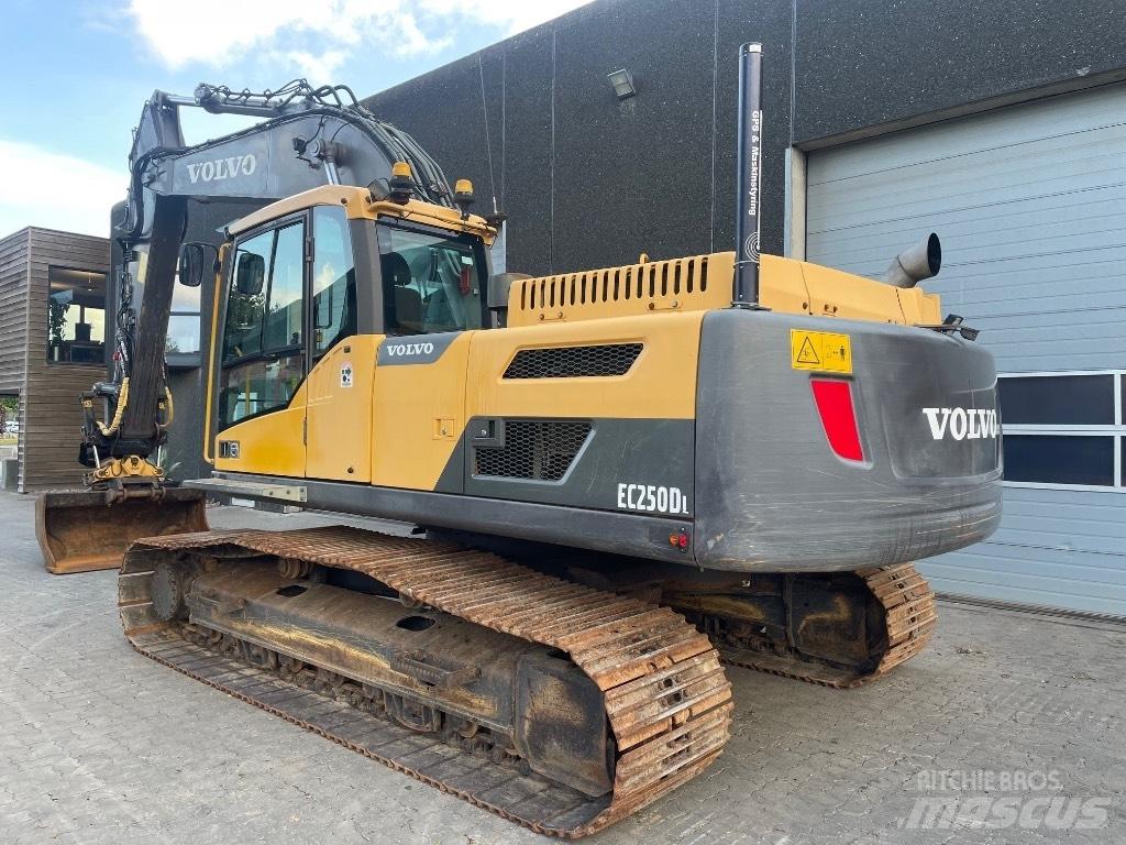 Volvo EC250DL Pelle sur chenilles