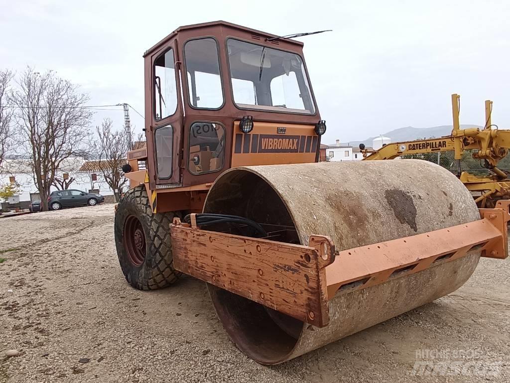 CASE W 1102 Compacteur de sol