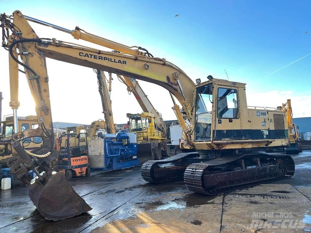 CAT 225 Pelle sur chenilles