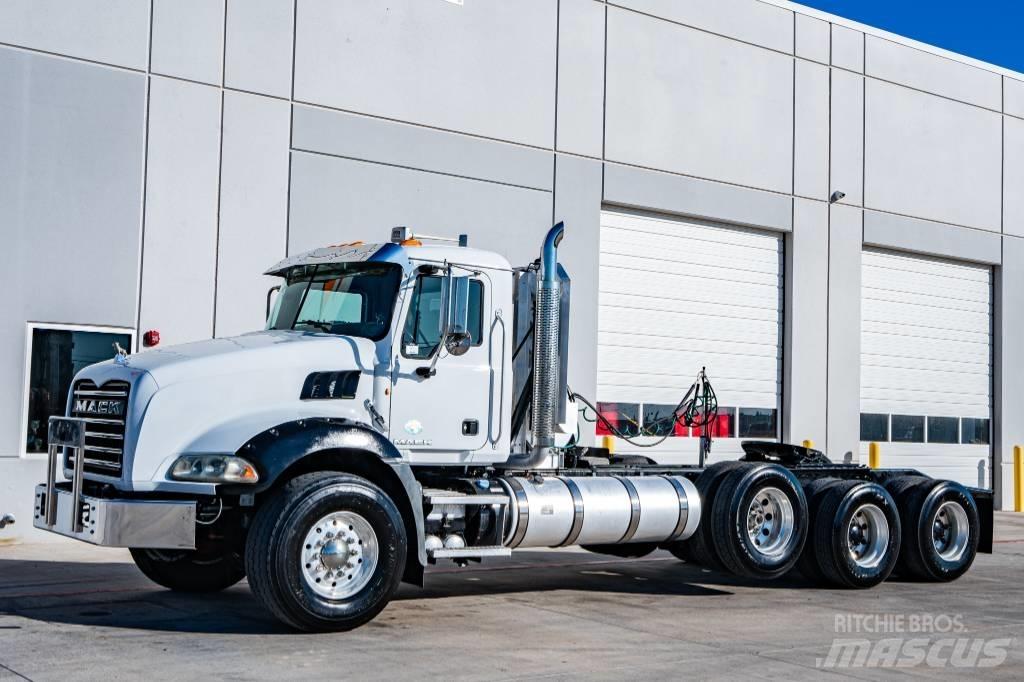 Mack Granite GU 813 Camion benne