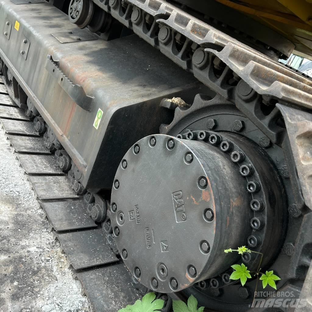 CAT 330D2 Pelle sur chenilles