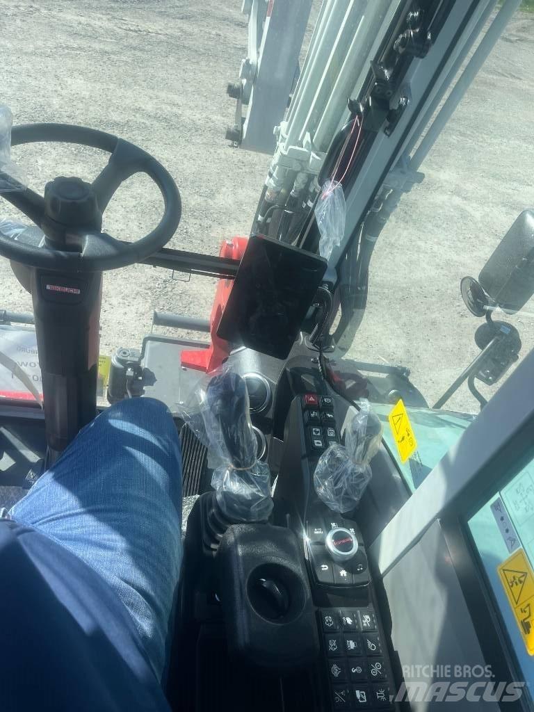Takeuchi TB 370 W Pelle sur pneus