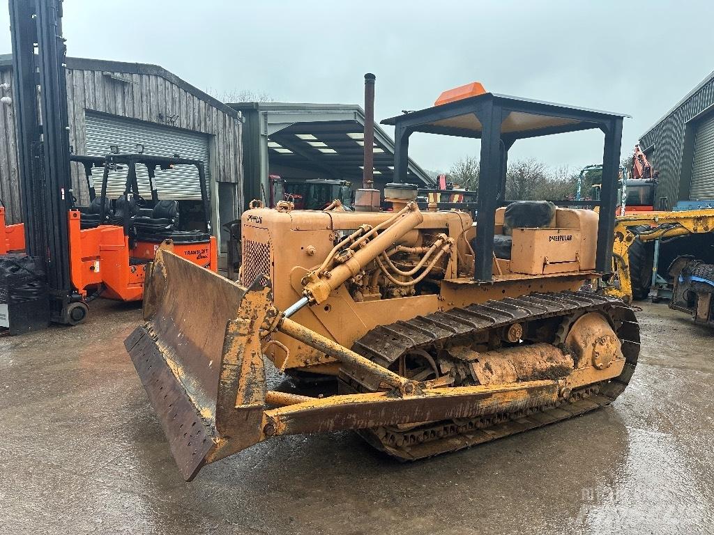 CAT D 4 D Bouteurs sur chenilles