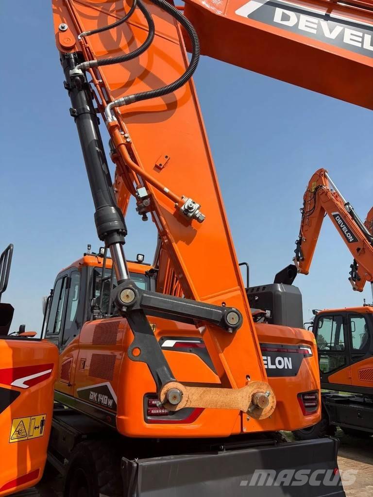 Develon DX255LC-7 Pelle sur chenilles