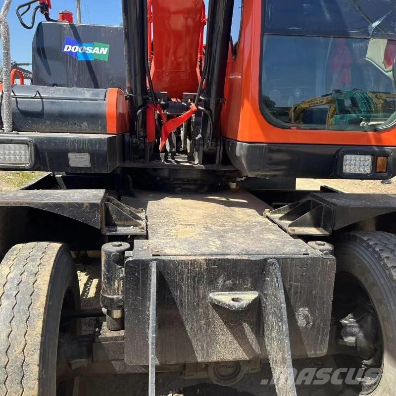 Doosan DX150W Pelle sur pneus