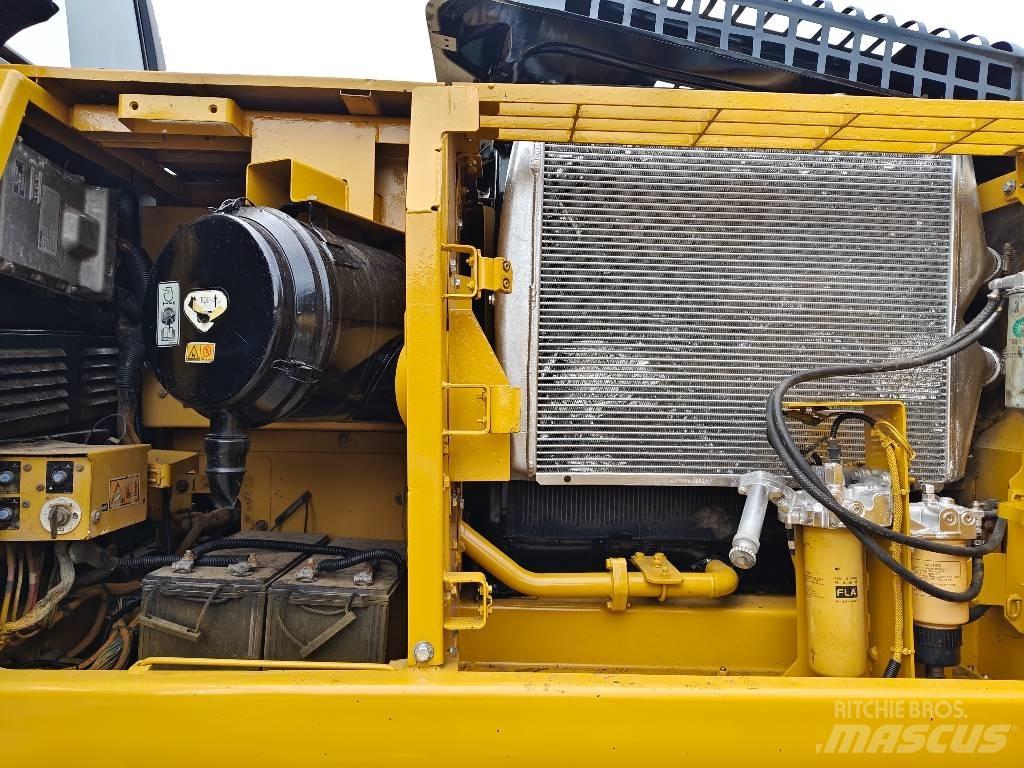 CAT 330 D2 L Pelle sur chenilles