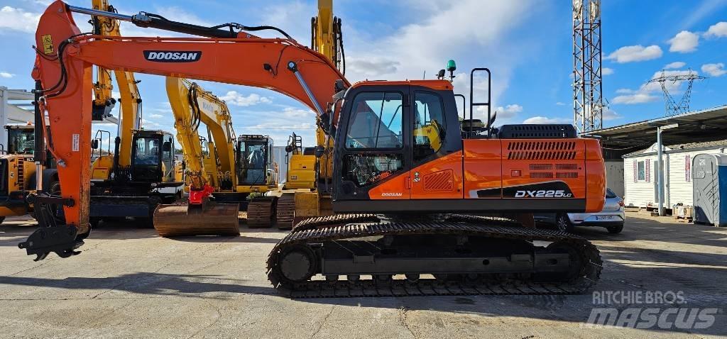 Doosan DX 225 Pelle sur chenilles