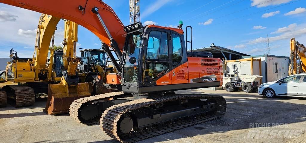Doosan DX 225 Pelle sur chenilles