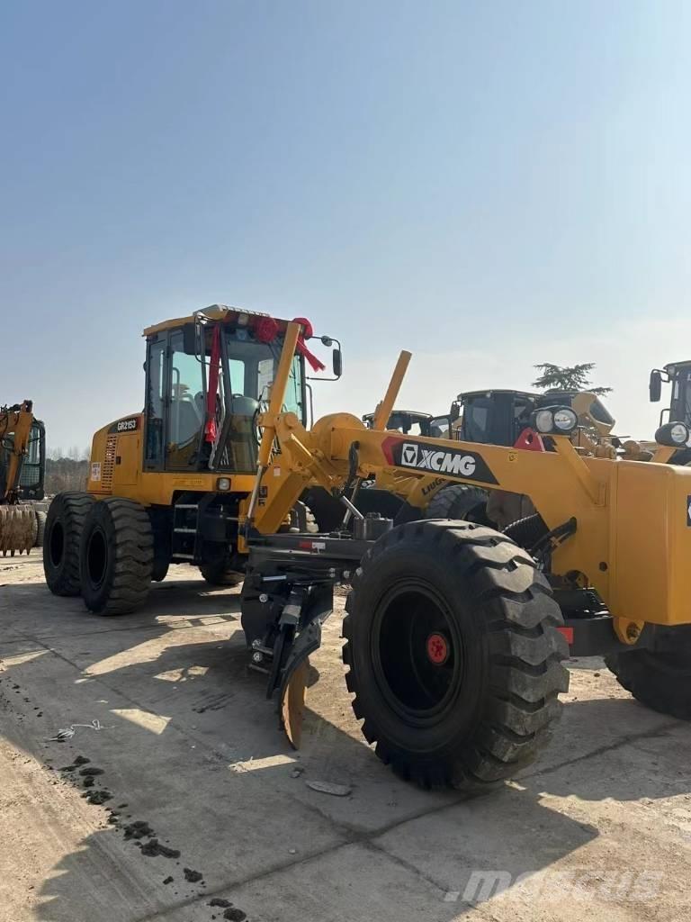 XCMG GR 2153 Niveleuse
