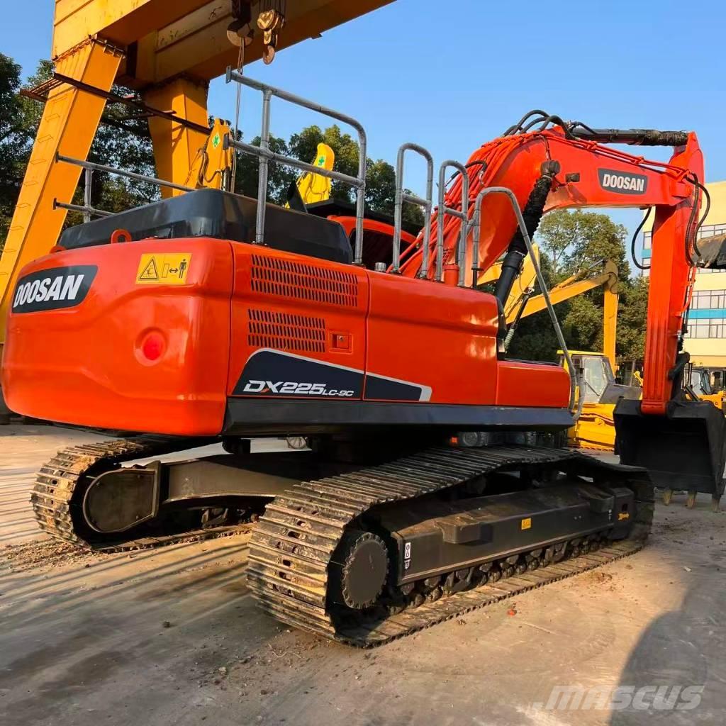 Doosan DX 225 LC Pelle sur chenilles