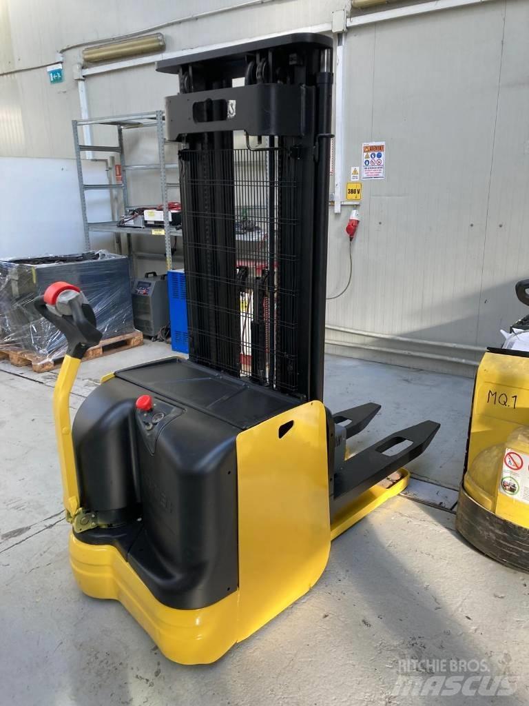 Hyster S 1.6 Gerbeur accompagnant