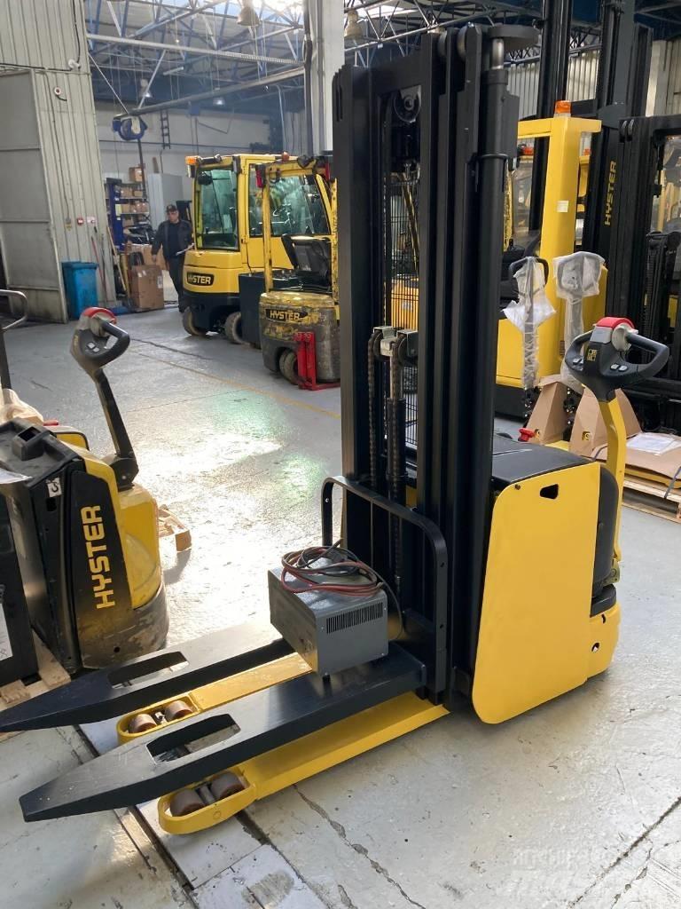 Hyster S 1.6 Gerbeur accompagnant