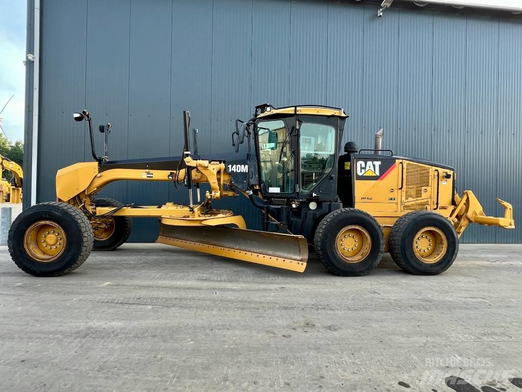 CAT 140M Niveleuse