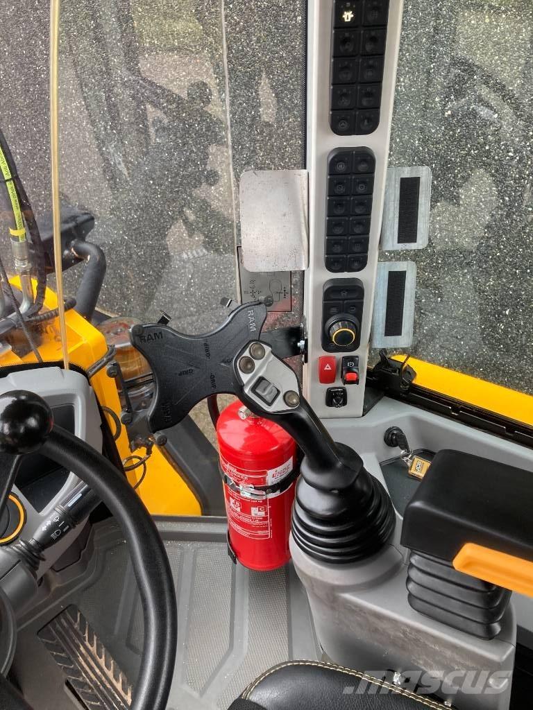 JCB 437 HT Chargeuse sur pneus