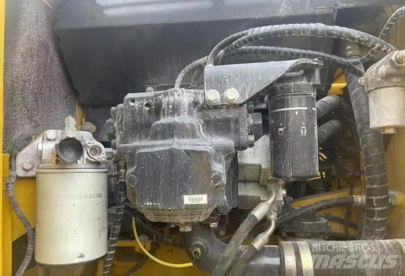 Komatsu 220-8K Pelle sur chenilles